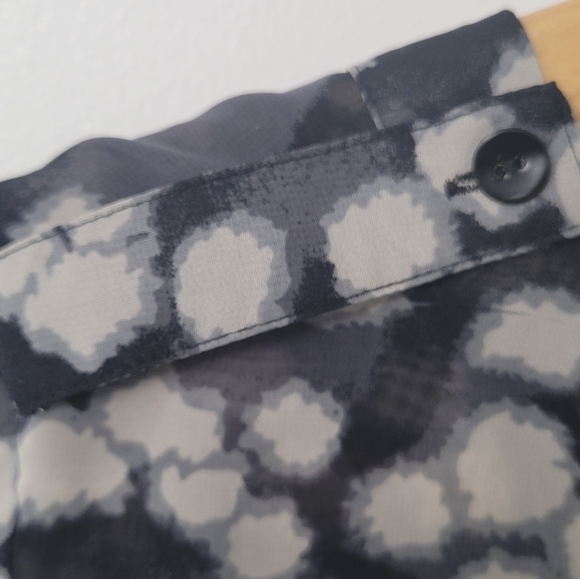 Women's Quintessential Black & Grey Roll Tab Sleeve Sheer Blouse Size Medium - Picture 13 of 13